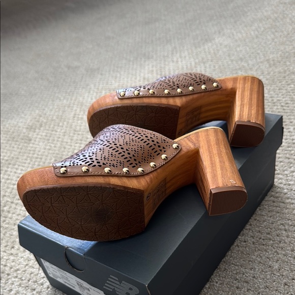 Vici Brown Textured Leather Mules - Picture 4 of 11